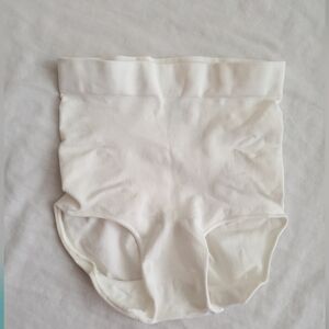 SKIMS Shaping undies